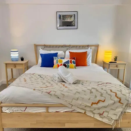 3 Bedroom Penthouse Roof Garden Parking Canal Manchester