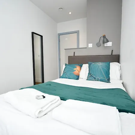 Convenient 2bed Flat W Security Daire Manchester