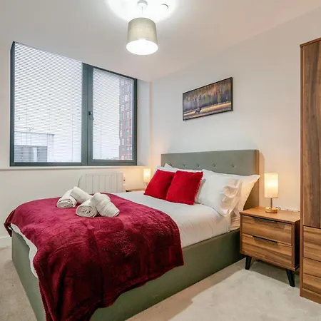 Modern 2-bed, 2-bath Near Old Trafford, Free Parking, Ideal For Contractors And Long Apartamento *