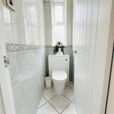 Newly Renovated 2-bedroom *