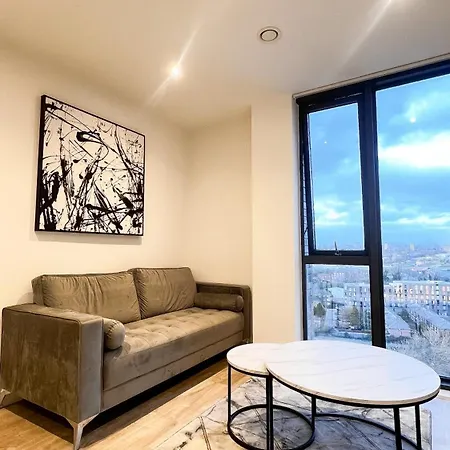 2bed 2bath Balcony Smart Tv 20mins To Airport Gym Apartment Manchester