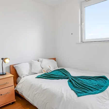 Center Base Spacious With Secure Parking Appartement