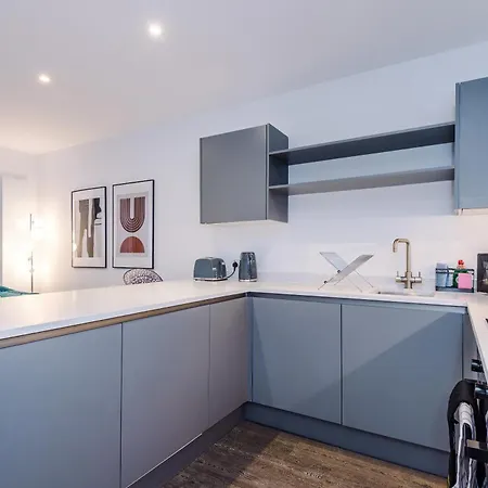 Stylish 1br Near Centre, Salford Appartement *