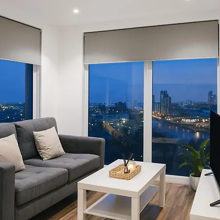 Elegant Trafford 2-bedroom Flat * 曼彻斯特