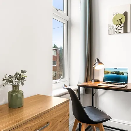 Apartamento Comfortable 4 Bed - Free Parking & Fast Wifi *