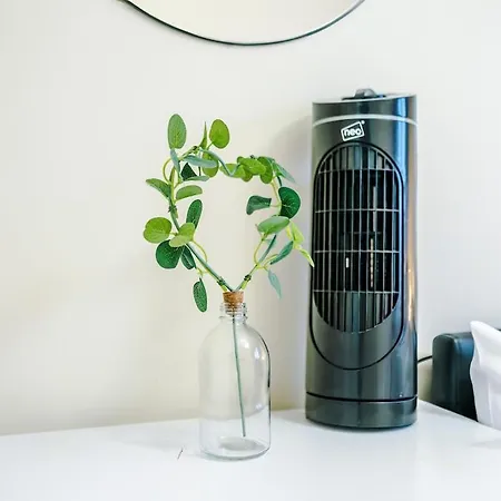 The Lawnswood - Stylish & Spacious Near Centre & Etihad - Ideal For Business Or Work - Presented By Parydise Apartment