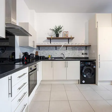 Spacious 2Br Home - Access To Media City And Old Trafford With Free Parking *