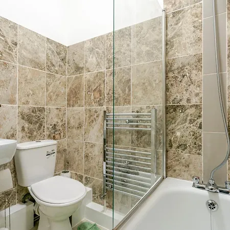 Apartment Contractor Base In Free Parking *