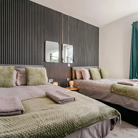 Tallis House, Near Centre, Sleeps 8 By Nmb *