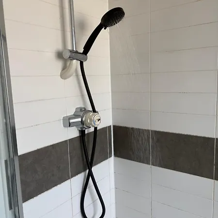 Modern 2 Bedroom In Centre With Free Wifi *