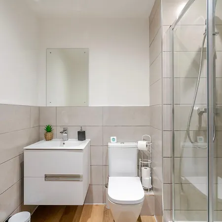Modern 2-bed, 2-bath Near Old Trafford, Free Parking, Ideal For Contractors And Long * Manchester