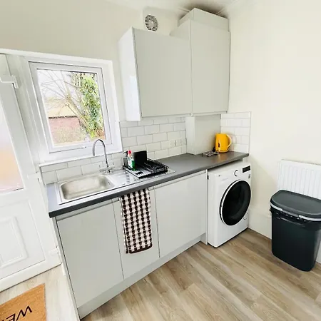 Newly Renovated 2-bedroom Appartamento Manchester