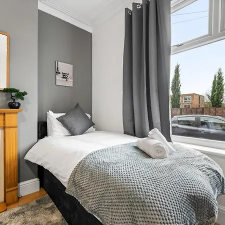 Comfortable 4 Bed - Free Parking & Fast Wifi Apartamento *