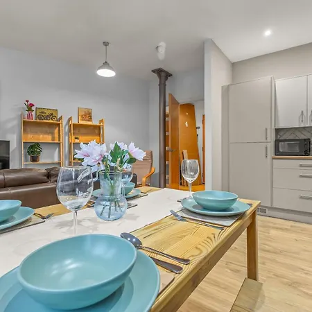 Lejlighed King Bed Flat In The Heart Of The - Pass The Keys