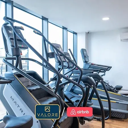 Luxury Waterfront 2br - Free Gym Access & Parking Apartmán