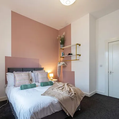 Spacious 2 Bed Near Media And Old Trafford *