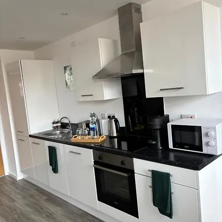 The Haven - 2 Bed Cozy - Sleeps 6 - Private Parking *