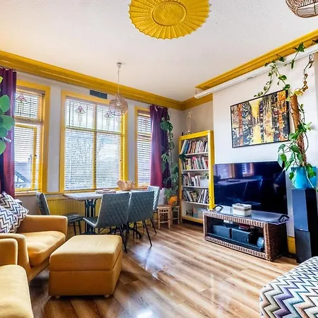 Vibrant 3 Bedroom Art Duplex Spacious & Unique דירה *