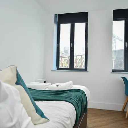 Convenient 2bed Flat W Security *