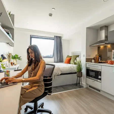 For Students Only Luxury In Salford דירה *