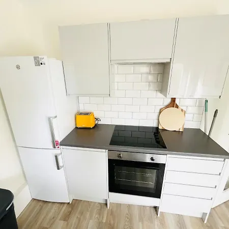 شقة Newly Renovated 2-bedroom *