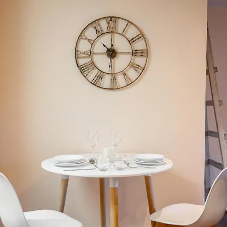 Oxford Road Haven: Modern 1-bedroom Escape 아파트