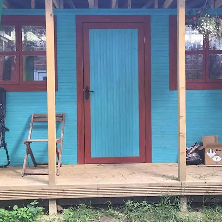 2-bed Sleeps 4 On-site Parking Apartment *