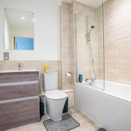 Elegant Modern One Bed Flat With Juliet Balcony