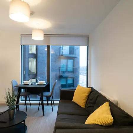 Bright 1 Bed In W Balcony