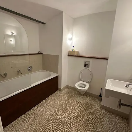 Royal Mills 2br By Torr Group Short Lets & Serviced With Free Wifi