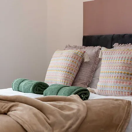 Spacious 2Br Home - Access To Media City And Old Trafford With Free Parking *