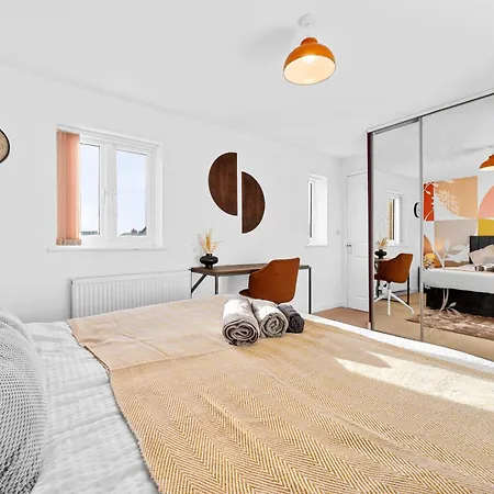Appartement 15 Mins To Centre! Sleeps 7, Free Parking, Wi-fi & Garden
