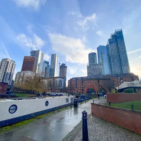 2 Bed Flat Centre - Sleeps 8 - Free Parking - Contractors & Long Offer - Wi-fi & Netflix - Workspace & Coffee Apartman