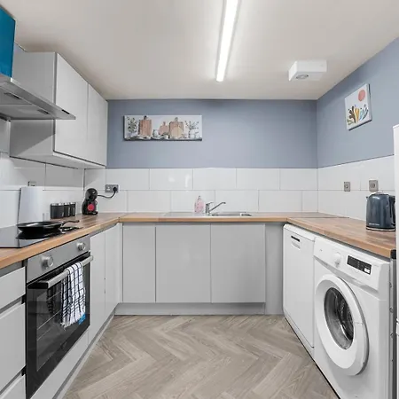 Daire Oxford Road Haven: Cozy 1-bedroom Retreat