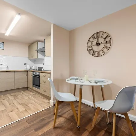 Oxford Road Haven: Modern 1-bedroom Escape *