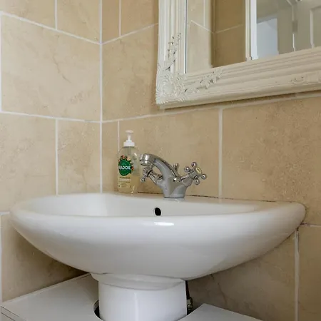 Lägenhet Free Parking, Large House For Contractors & Families, Sleeps 6, 15mins To Centre