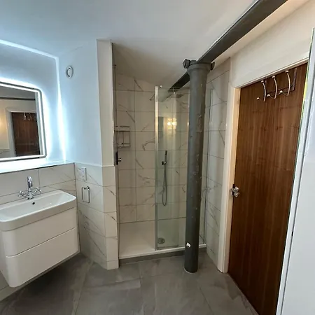 Royal Mills 2br By Torr Group Short Lets & Serviced With Free Wifi