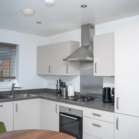 Modern 2br In Co-op Live Parking