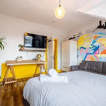 Vibrant 3 Bedroom Art Duplex Spacious & Unique * מנצ'סטר