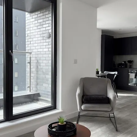 Luxury 2 Bed By Noire *