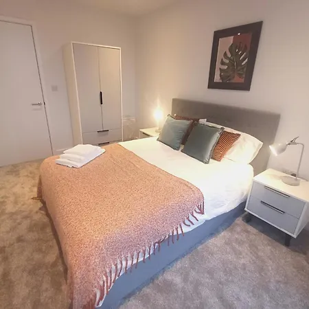 Victoria Riverside Retreat 2bdr 2bath 아파트 *