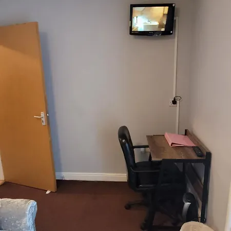 2-bed Sleeps 4 On-site Parking 맨체스터