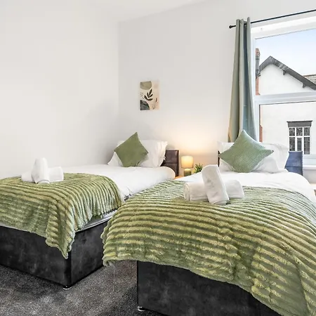 Apartamento Comfortable 4 Bed - Free Parking & Fast Wifi