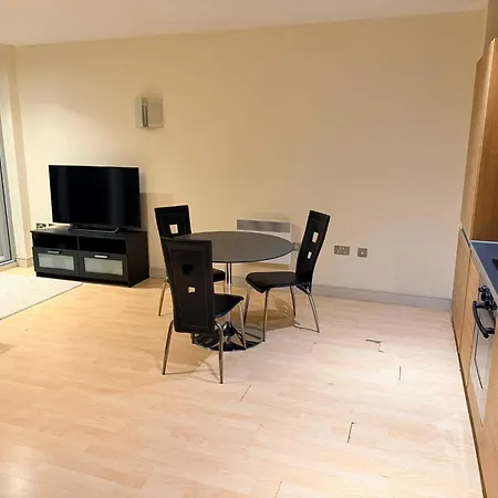 Spacious 2-bed In Centre Apartament
