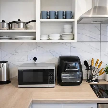 4bdr Contractor Hub - Sleeps 7 - Free On Street Parking Manchester