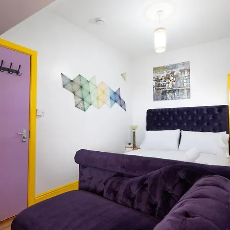 Vibrant 3 Bedroom Art Duplex Spacious & Unique מנצ'סטר