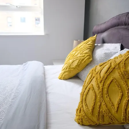 1-schlafzimmer-wohnung- 3 Gaeste Mit Parkplatz Und Wi-fi By Interhome דירה