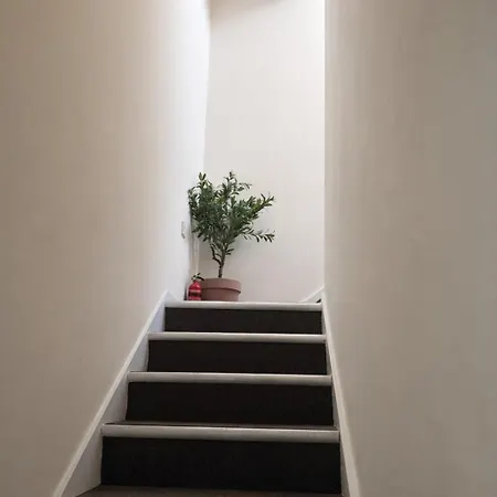 Cosy 2-bed Flat In The Heart Of Prestwich Village * Mánchester