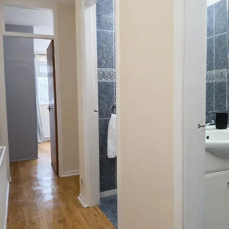 Cosy 2-bed Flat In The Heart Of Prestwich Village Apartamento Mánchester