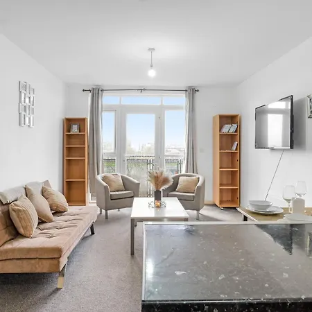 Center Base Spacious With Secure Parking *